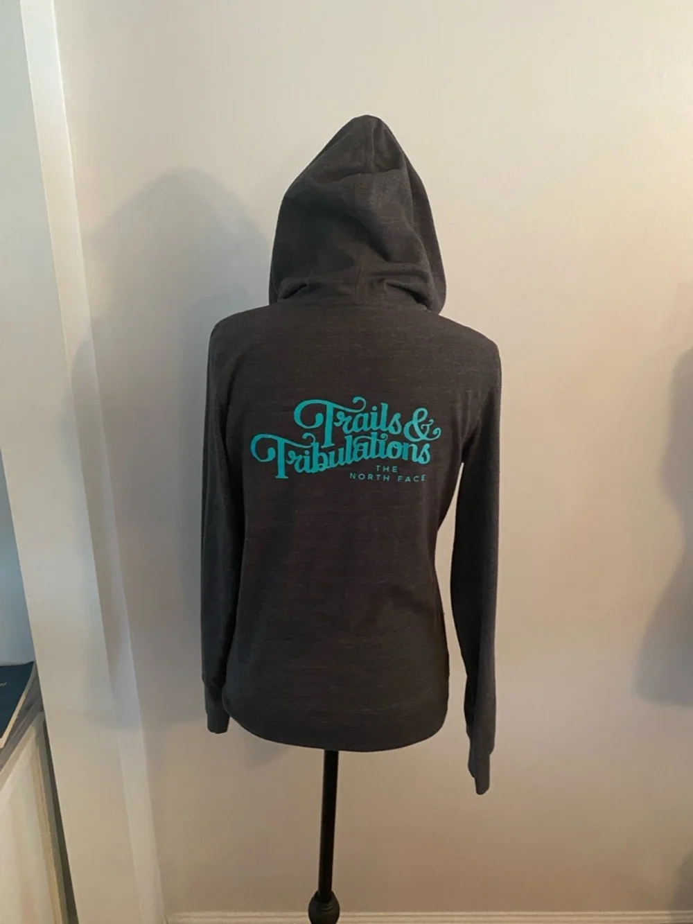 The North Face size small women’s hoodie - Picture 6 of 8